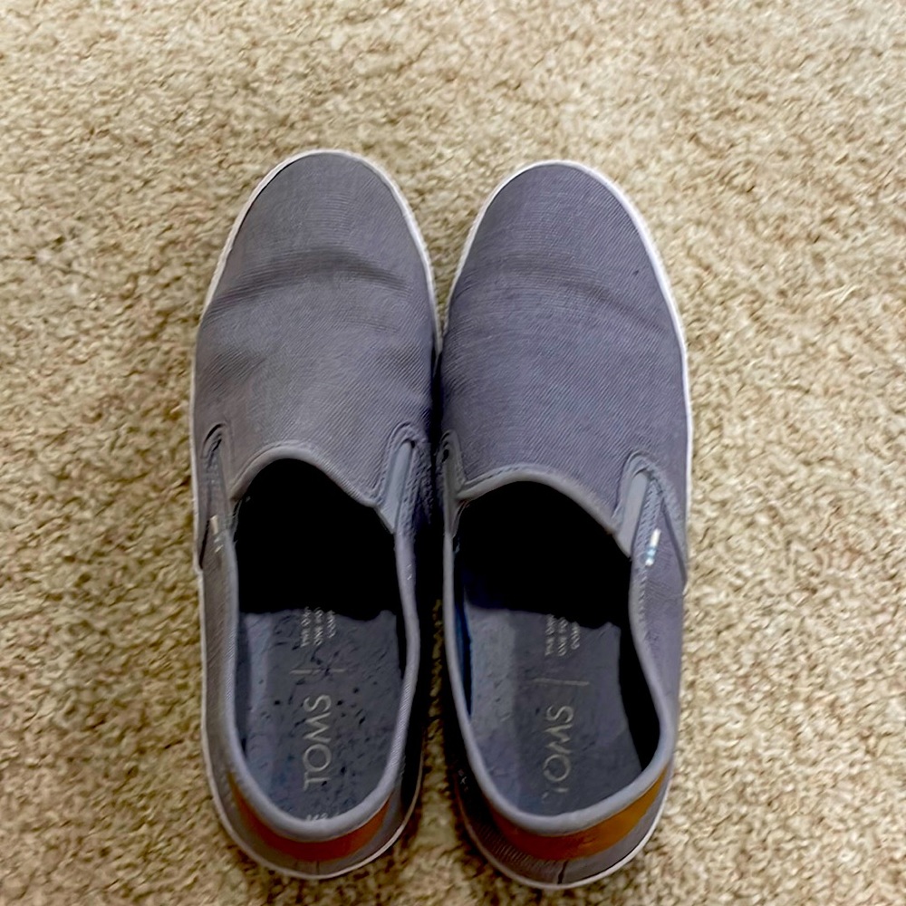 TOMS Men’s Size 8.5 shoes